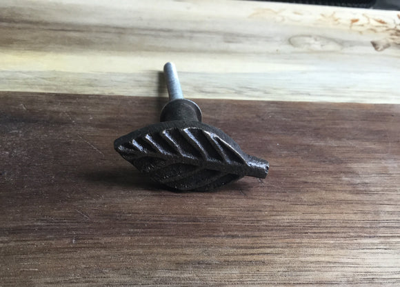 Bronze leaf knob